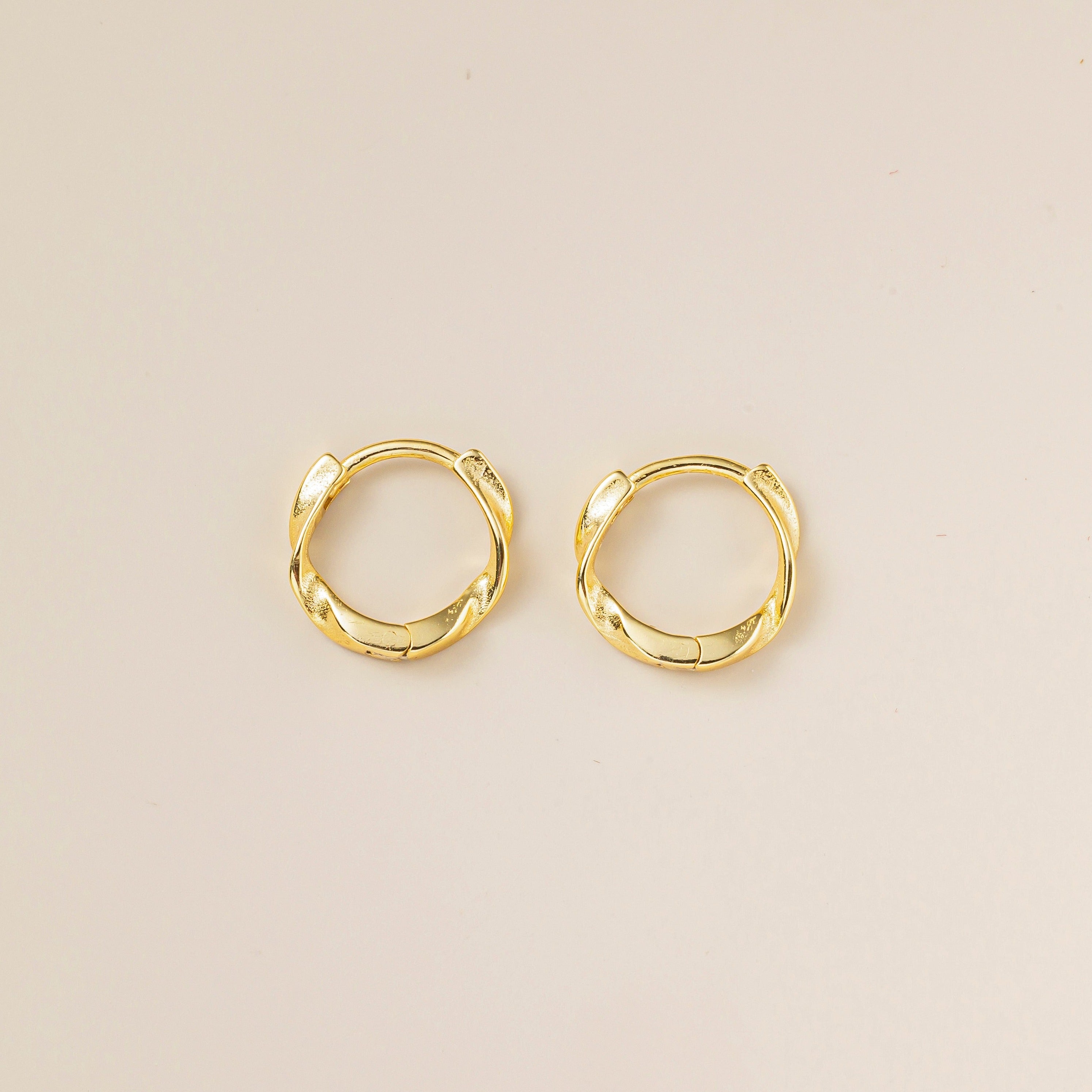 Twisted Circle Hoops (S925)