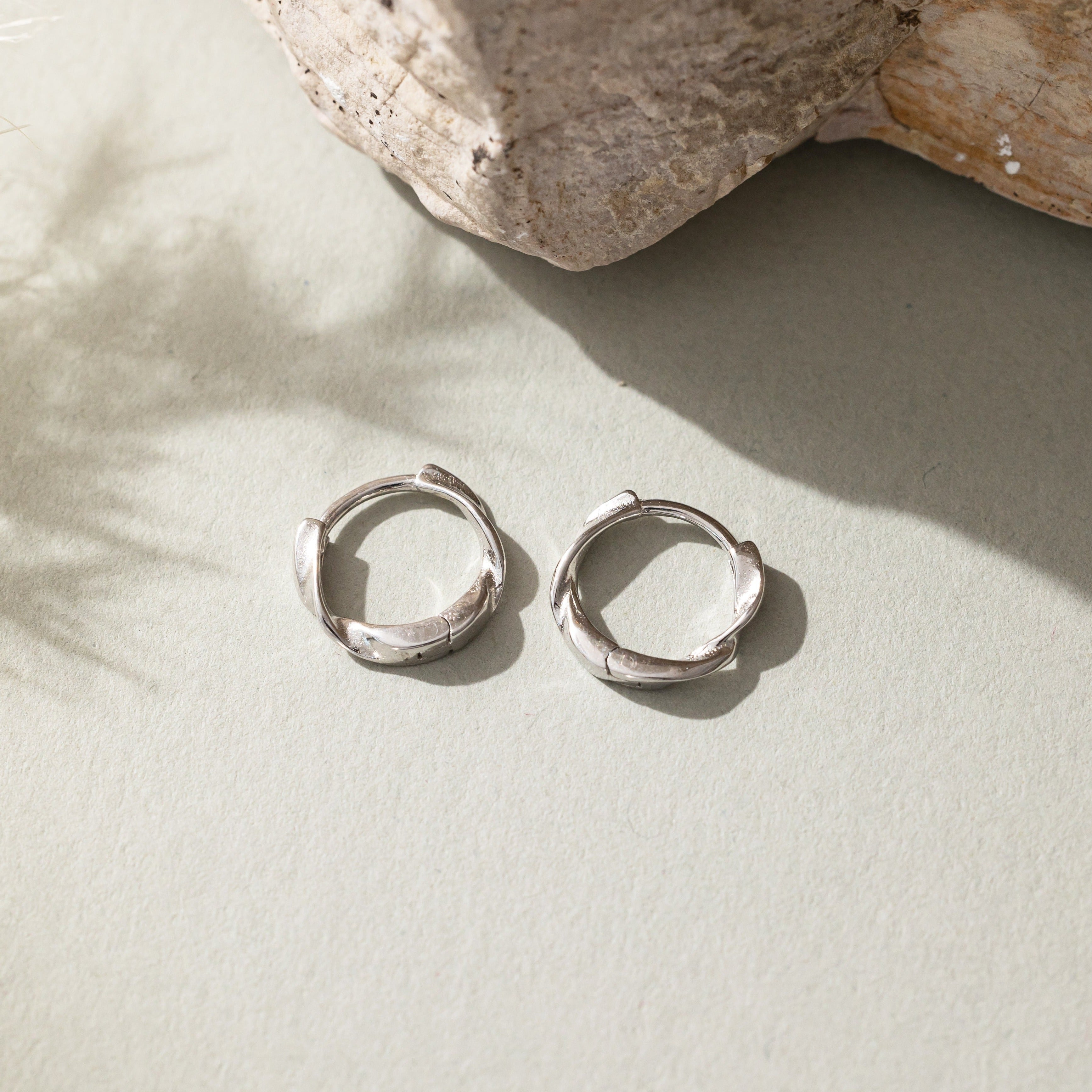 Twisted Circle Hoops (S925)