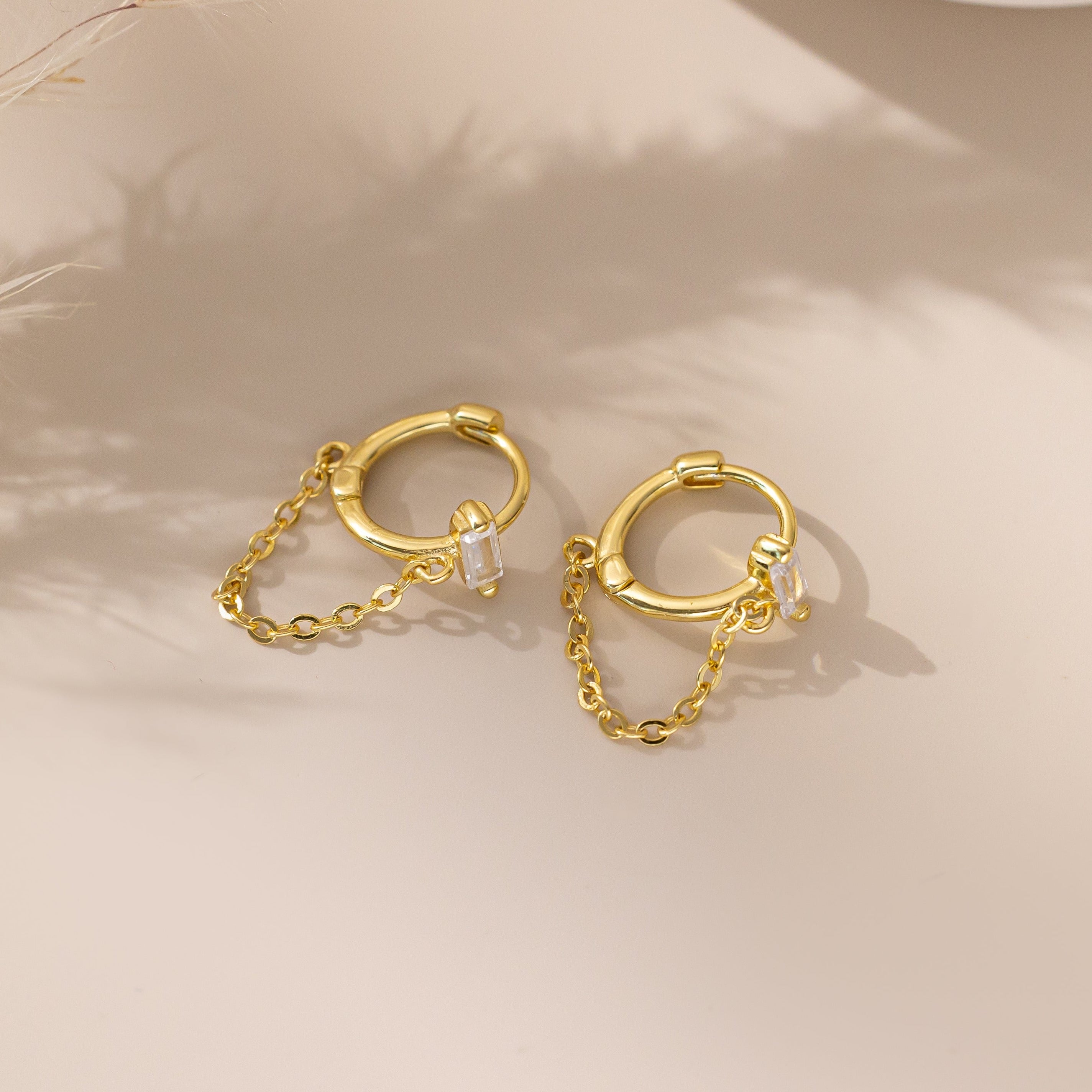 Chain Dangle Hoops in gold