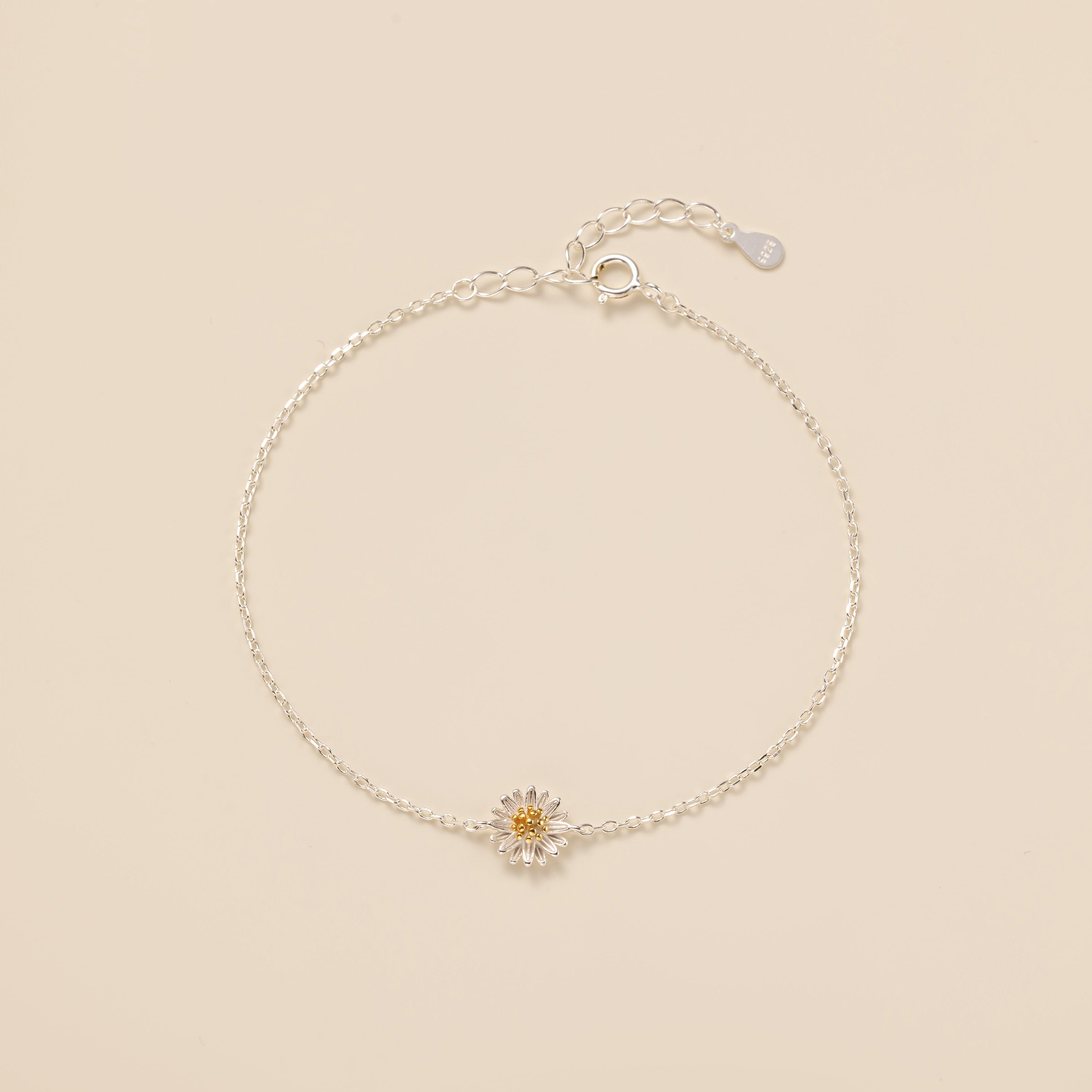 STMG Tiny Daisy Bracelet