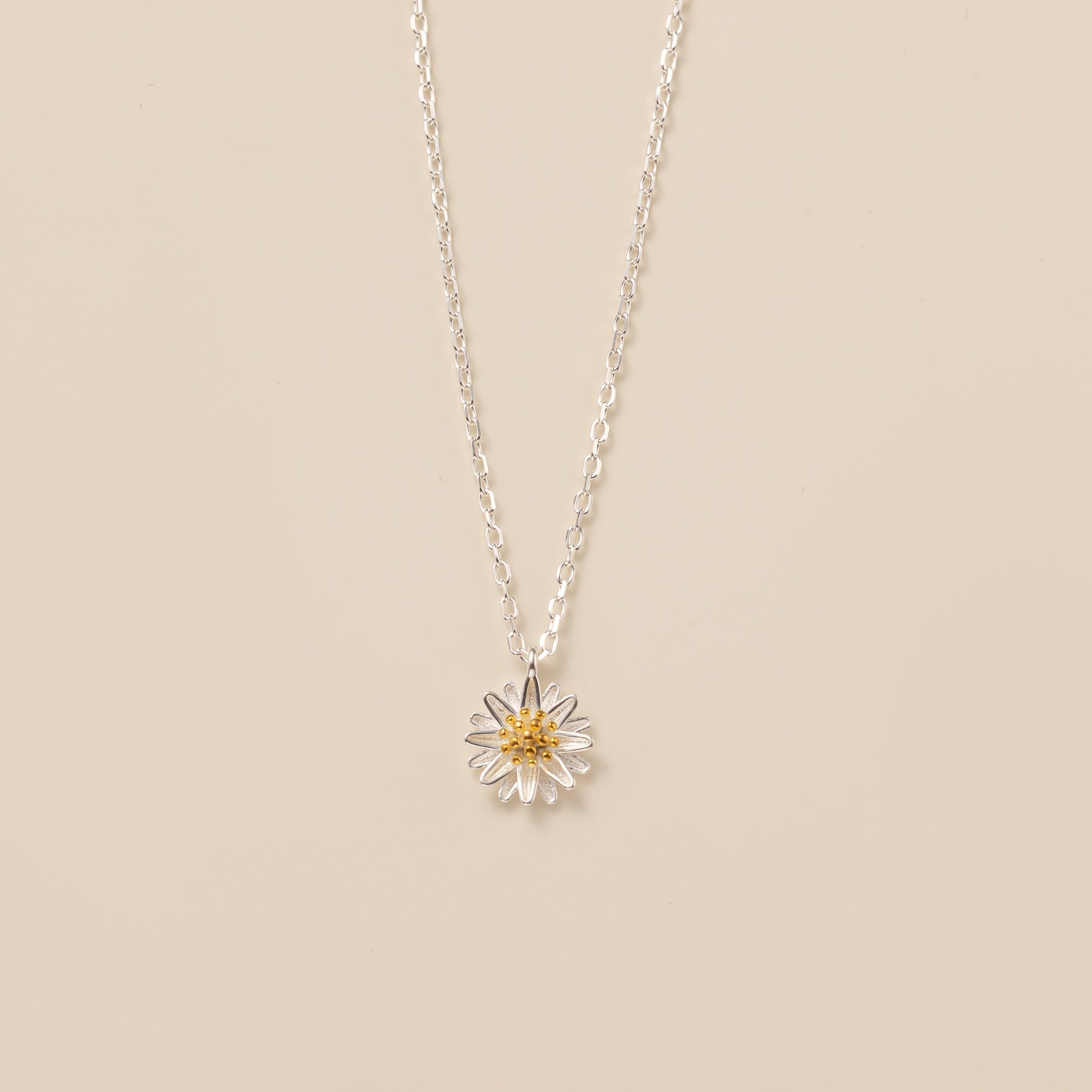 STMG Tiny Daisy Necklace