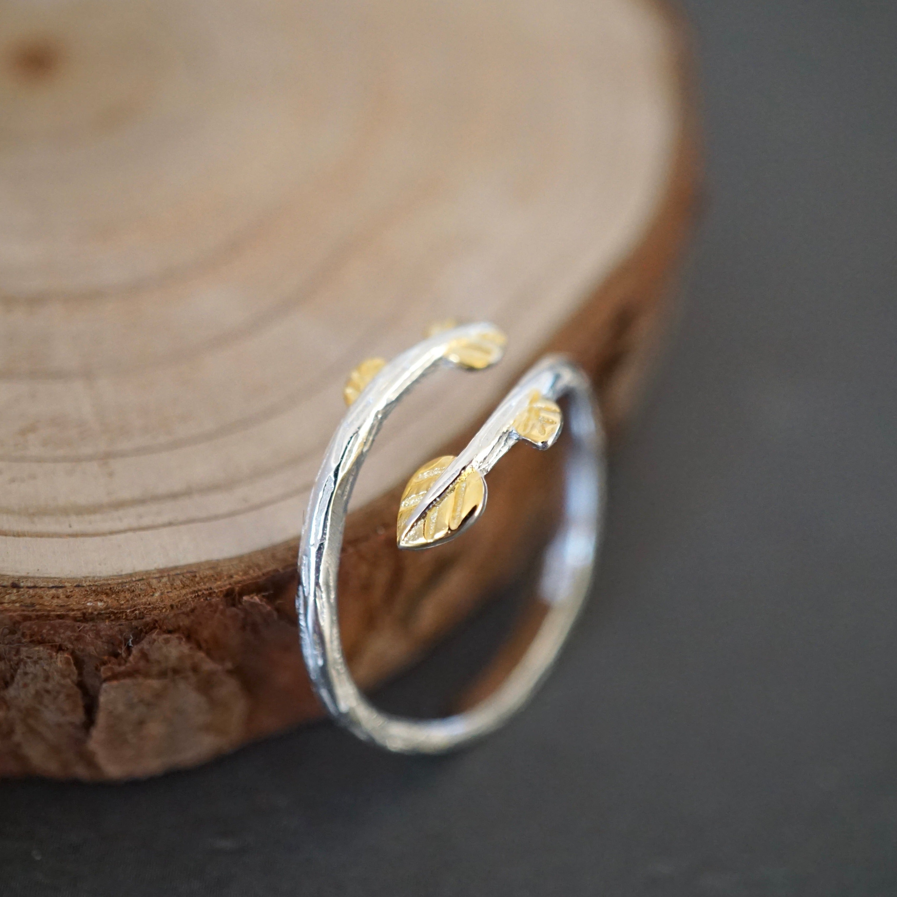 STMG Tiny Leaf Adjustable Ring